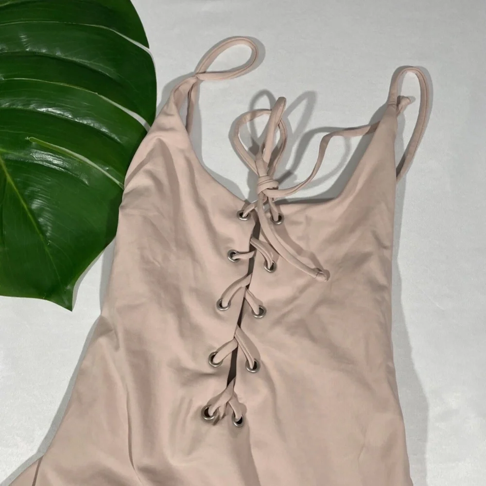 NWT TAVIK [ Small ] Monahan Lace Up One Piece Swimsuit in‎ Seashell